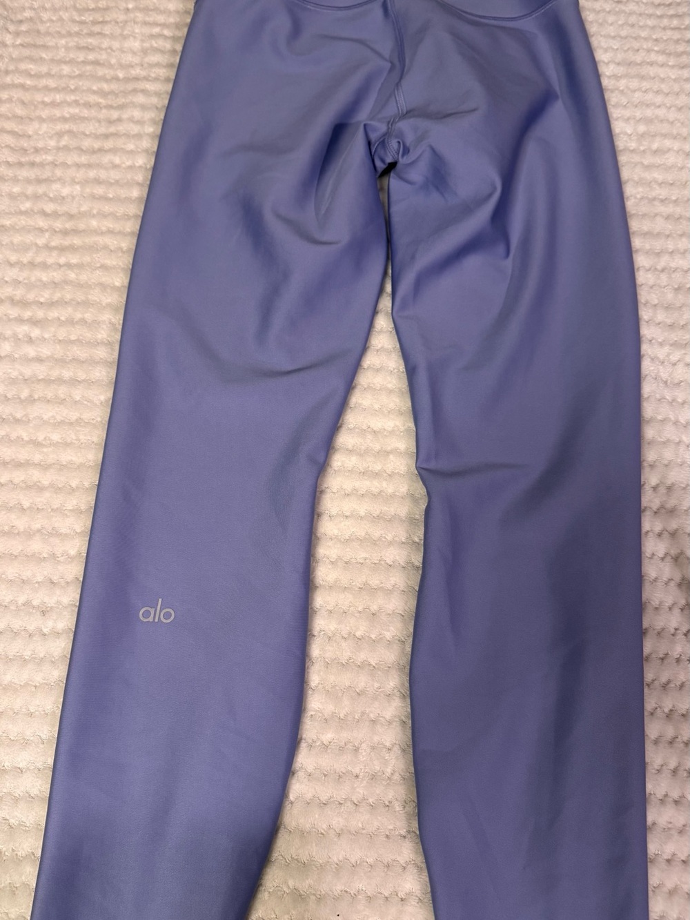 ALO Yoga women’s Lavender-Blue Seamless Leggings 25 inseam. Like new no tags
